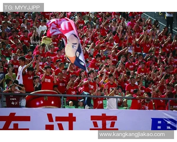 腾讯在上海盛大举办足球明星活动吸引众多球迷热情参与