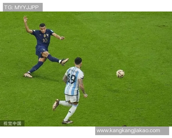 足球明星的成长之路与辉煌成就全景展示与精彩图片分享